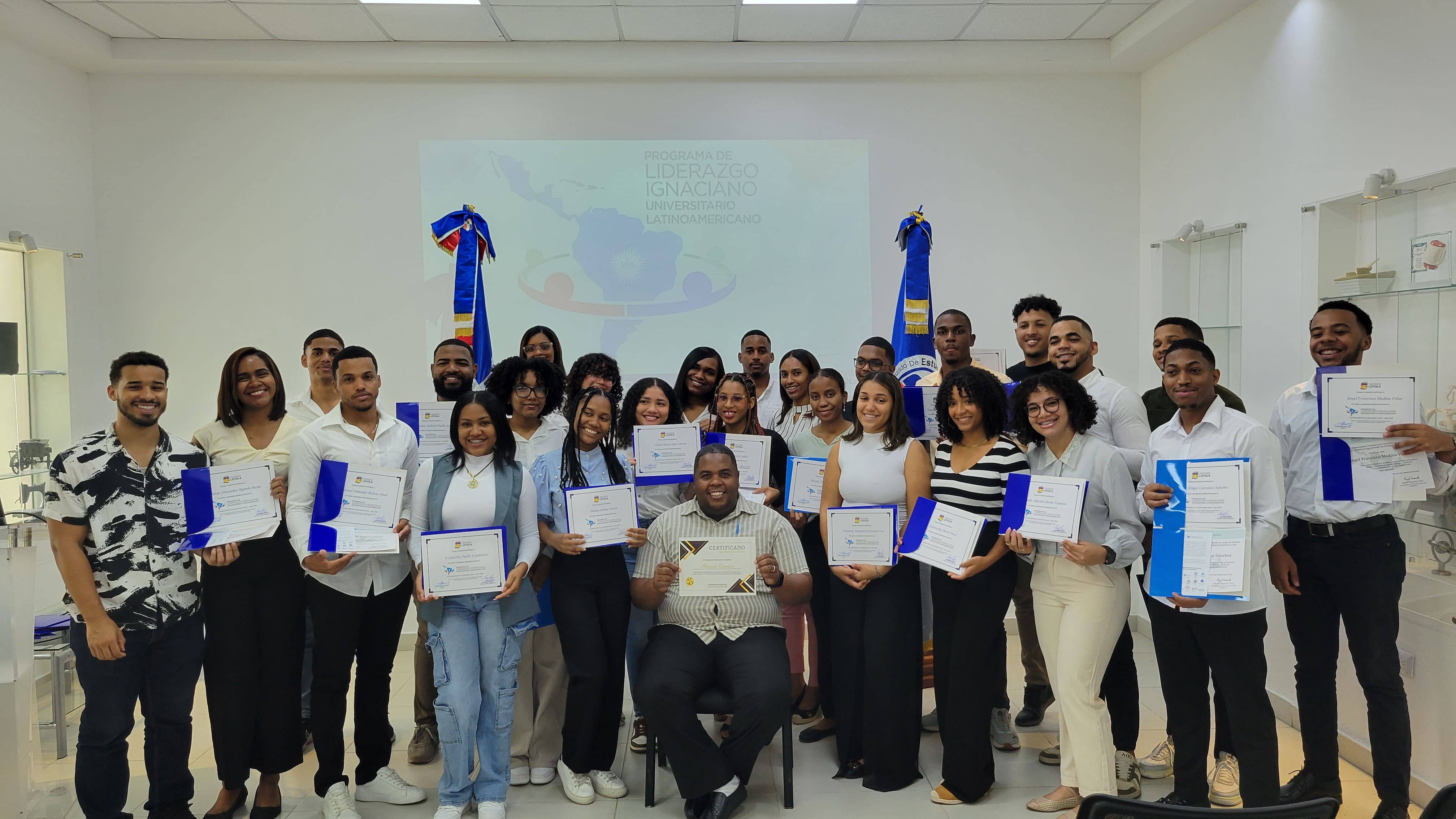 Estudiantes del IEESL reciben certificación del PLIUL