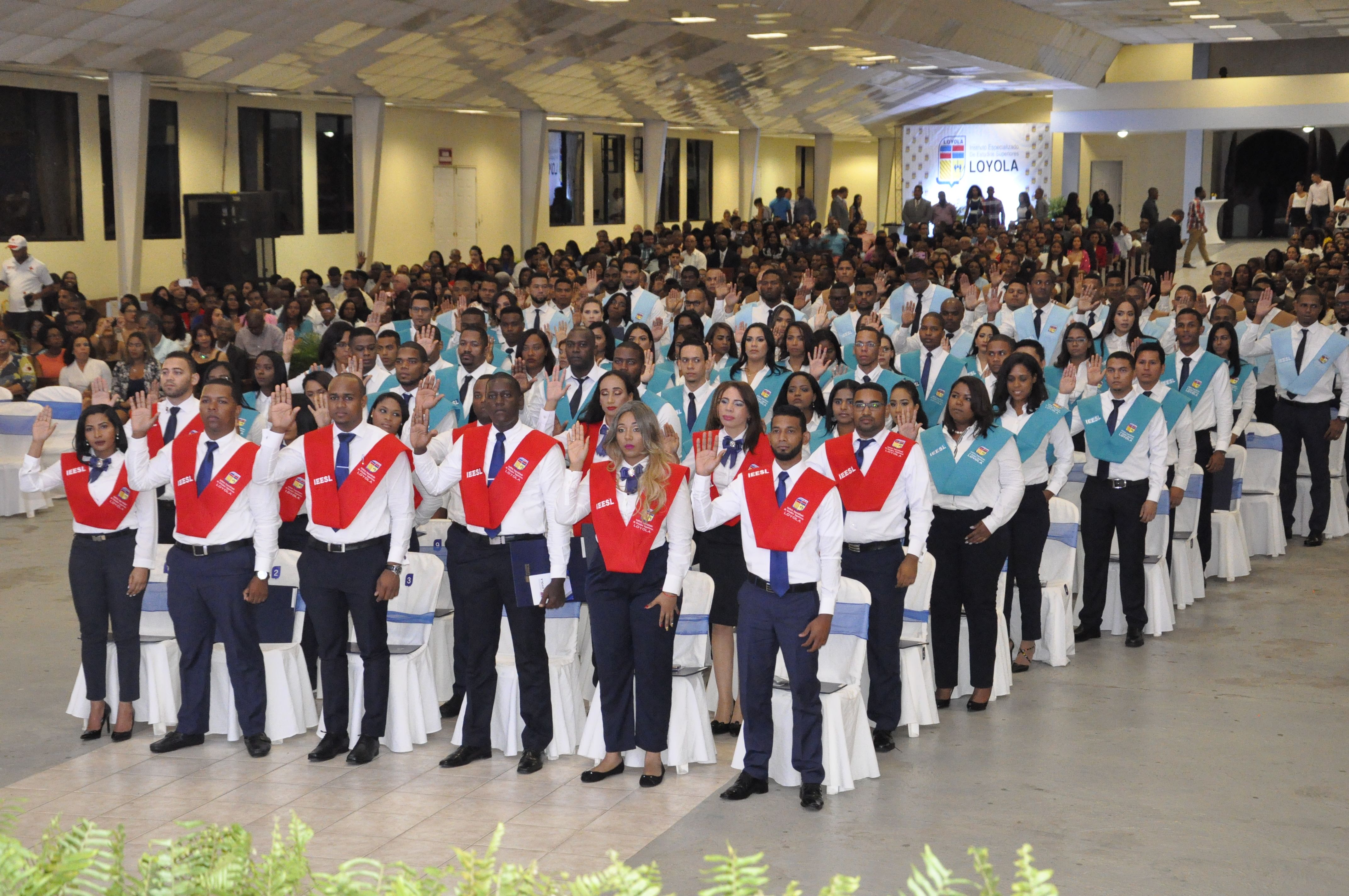 IEESL a una década desde su primera graduación de ingenieros