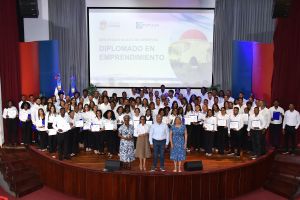 Banco Popular y Loyola celebran una década formando emprendedores; más de dos mil jóvenes se han beneficiado