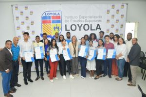 Programa de Liderazgo Ignaciano gradúa 26 estudiantes del IEESL