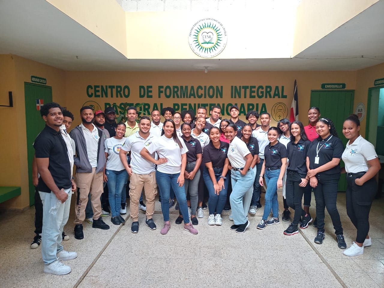 Estudiantes del IEESL visitan Najayo Hombres y Hogar Crea Dominicano