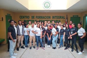 Estudiantes del IEESL visitan Najayo Hombres y Hogar Crea Dominicano