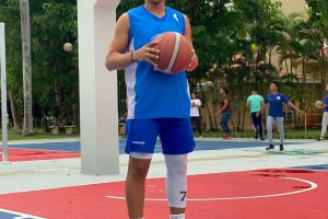 Estudiante del IEESL integra equipo de baloncesto de San Cristóbal