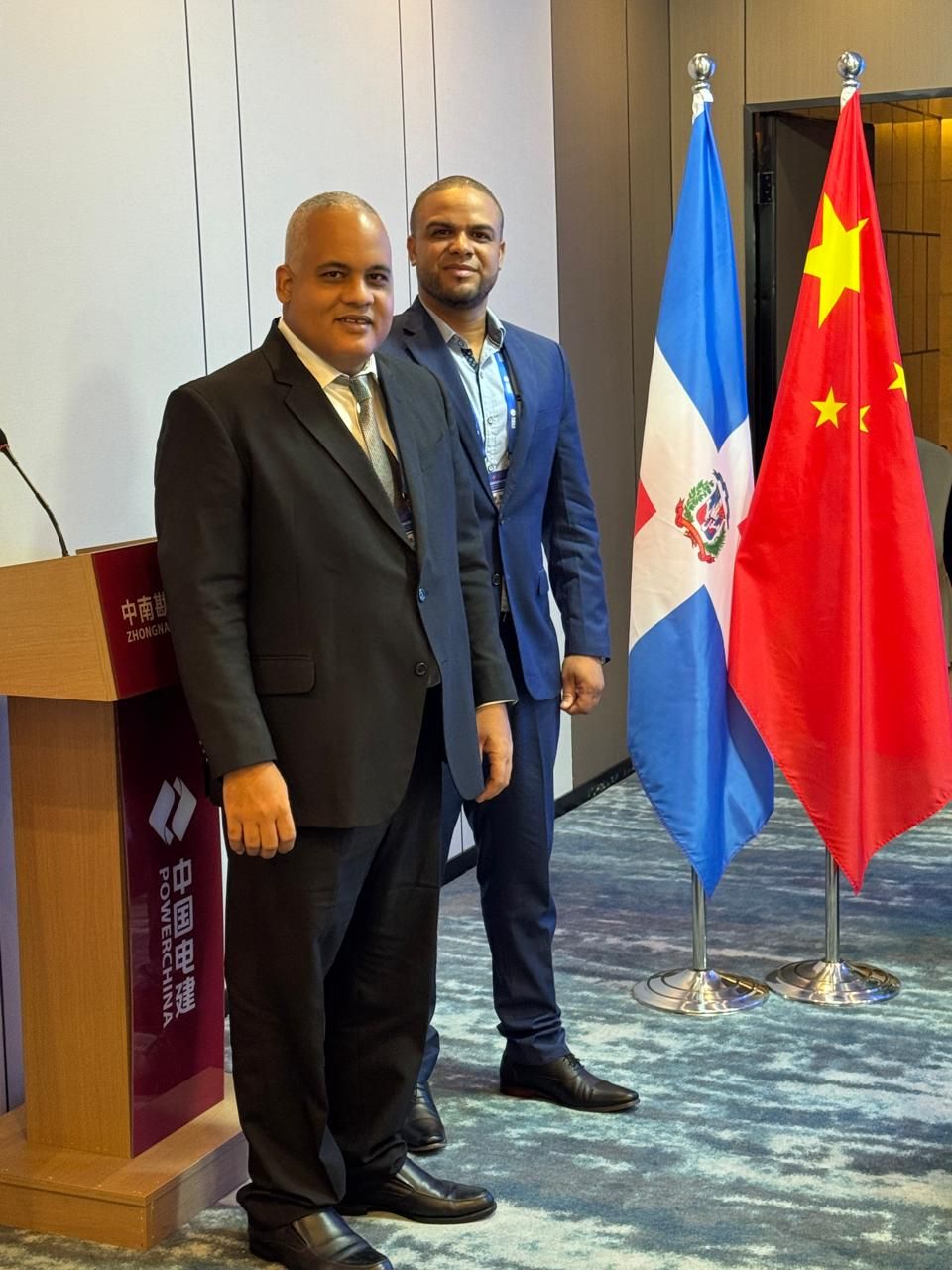 Director de facultad de ingeniería del  IEESL participa seminario en China
