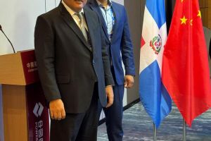 Director de facultad de ingeniería del  IEESL participa seminario en China
