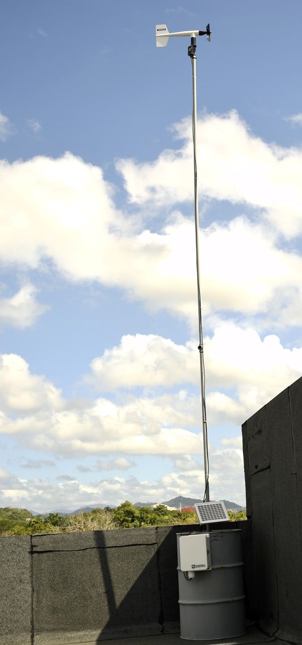 Estudiantes del IEESL instalan torre de prospección potencial eólica